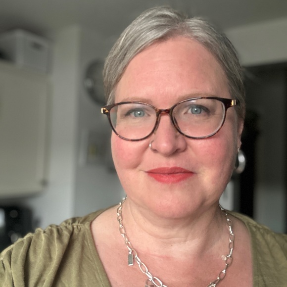 Meet your Posher, Andrea - Picture 1 of 1